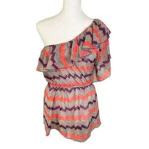 Ali & Kris Medium One-Shoulder Chevron Blouse